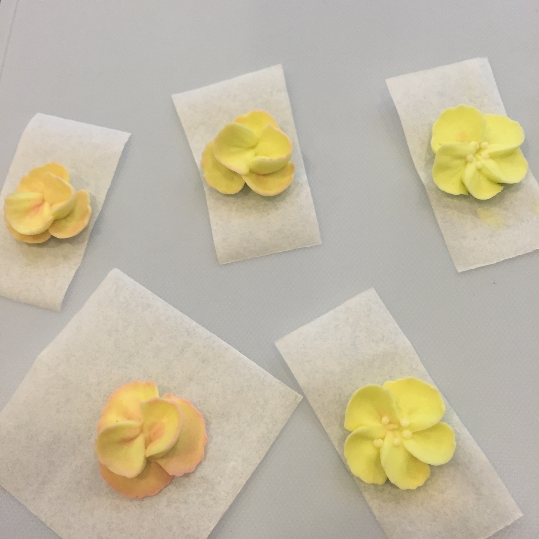 一片云16做的韩式裱花之五瓣花详细制作方法