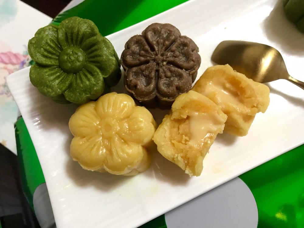 超越美心！流心奶黄月饼：原味&可可&抹茶