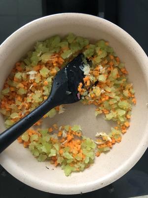 宝宝辅食鲜味黑芝麻蛋包饭➕紫薯银耳粥的做法 步骤11