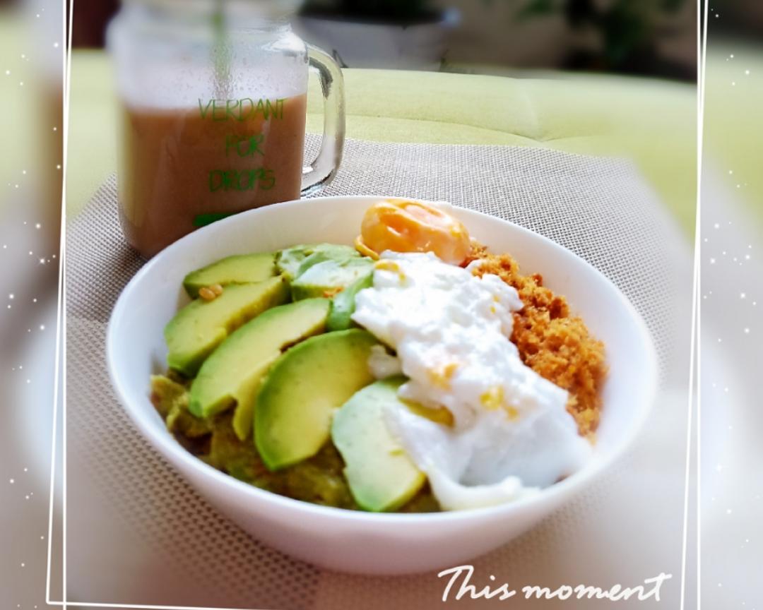 牛油果肉松拌饭的做法