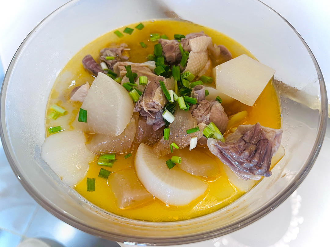 萝卜比鸭好吃的酸萝卜老鸭汤（也可以作为火锅底料呢）