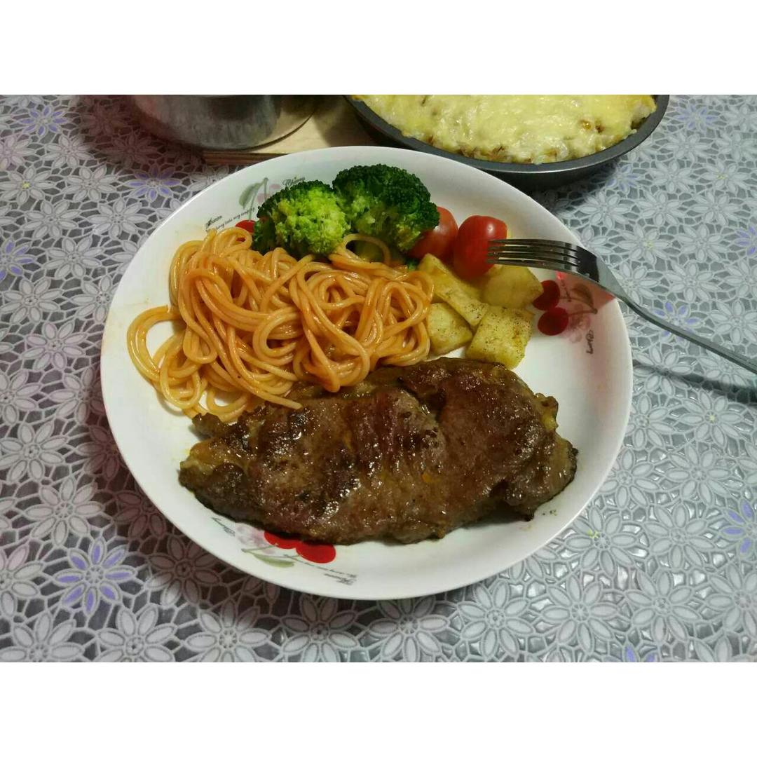 黑椒牛排（配土豆/鸡蛋，意面/蔬菜）
