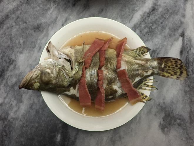 火腿蒸鳜鱼的做法