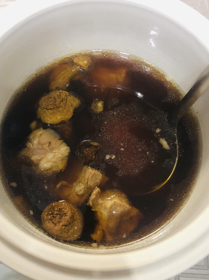 姬松茸炖排骨汤
