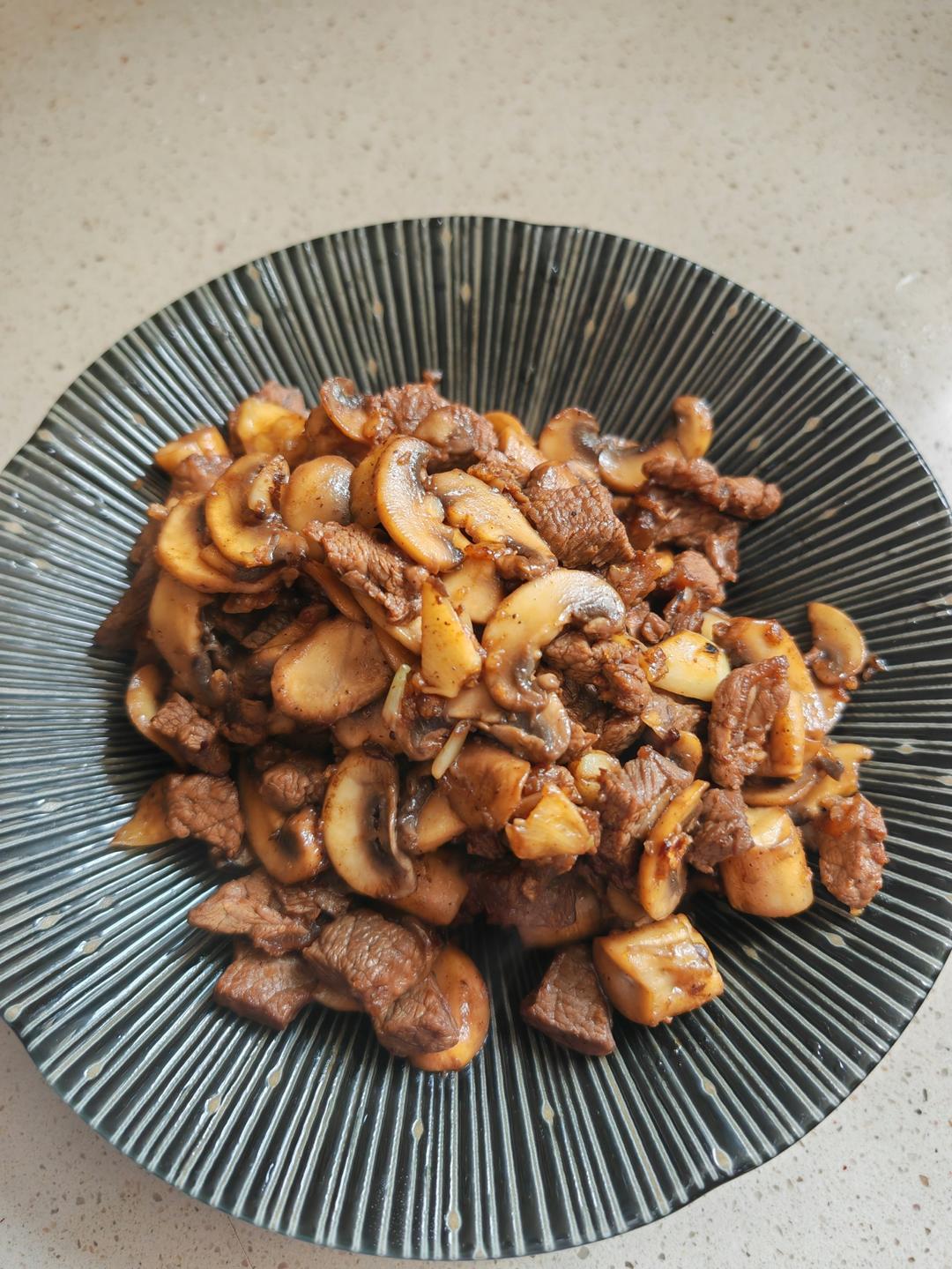 蒜香口菇牛肉粒