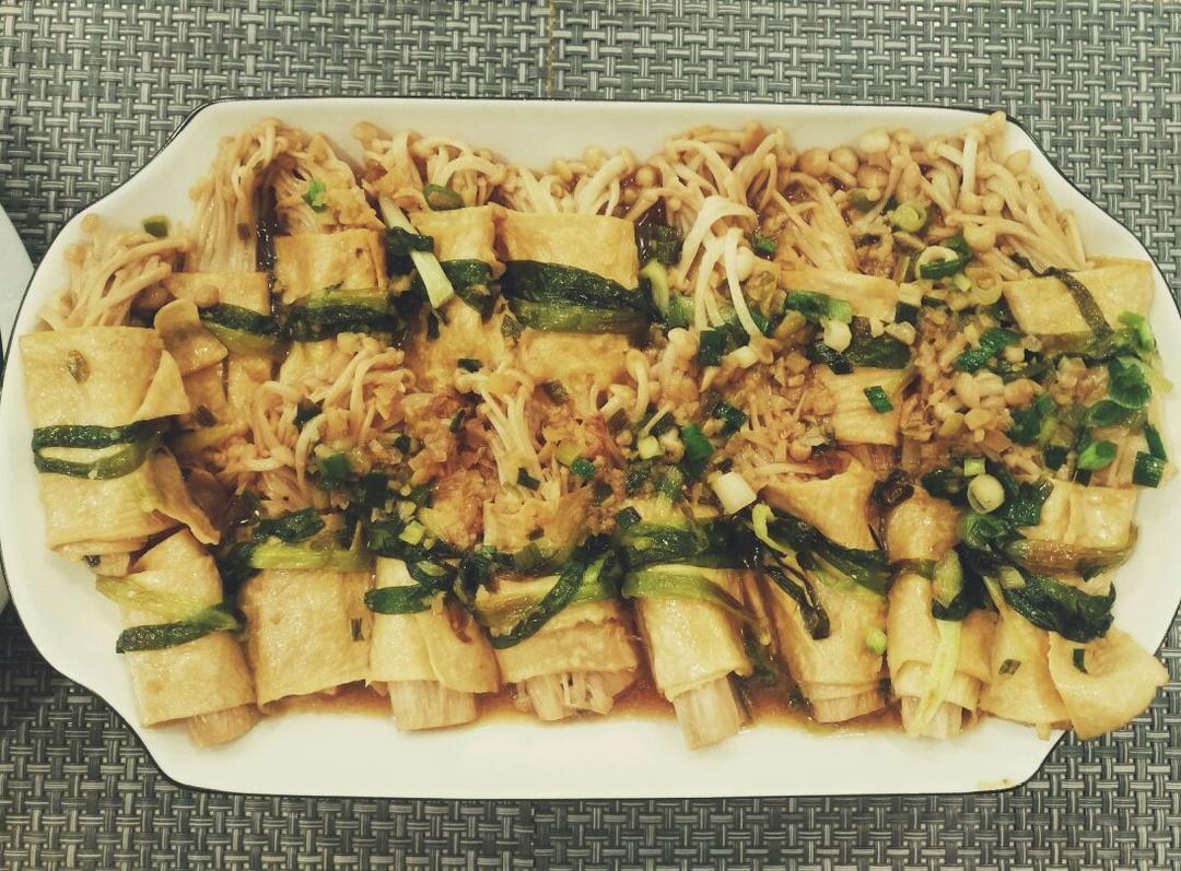 豆皮卷金针菇