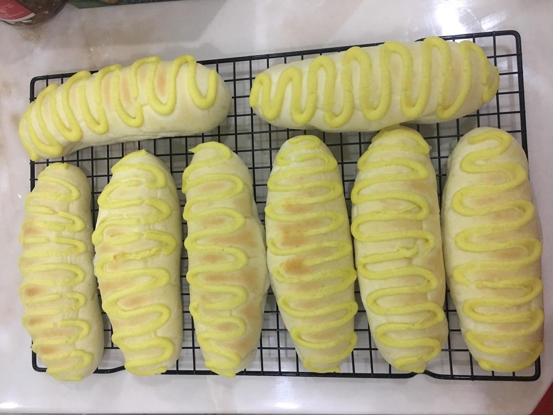 面包房里最受欢迎的毛毛虫面包