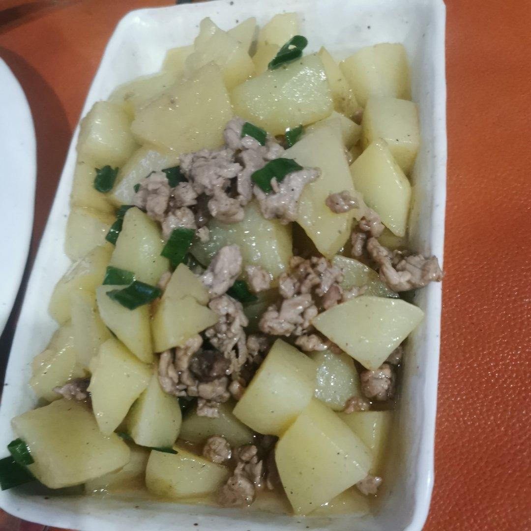 焖土豆块（简单家常菜）