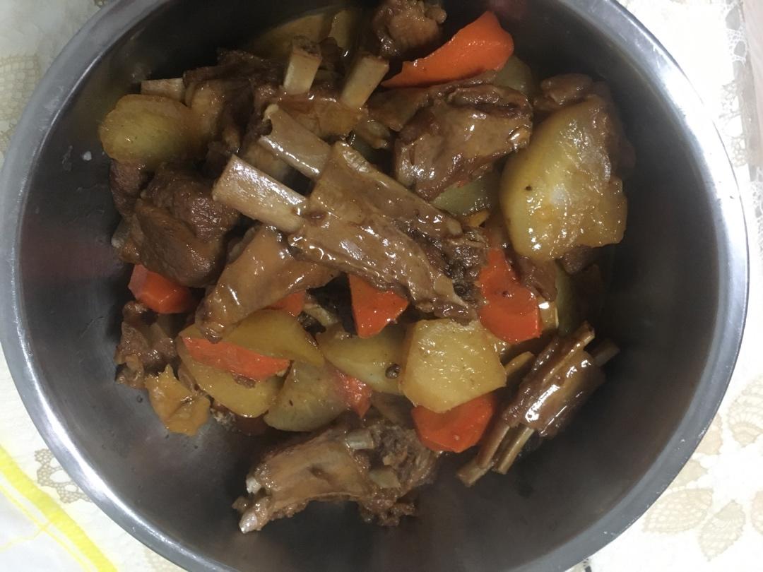 酥而不腻的红烧羊排