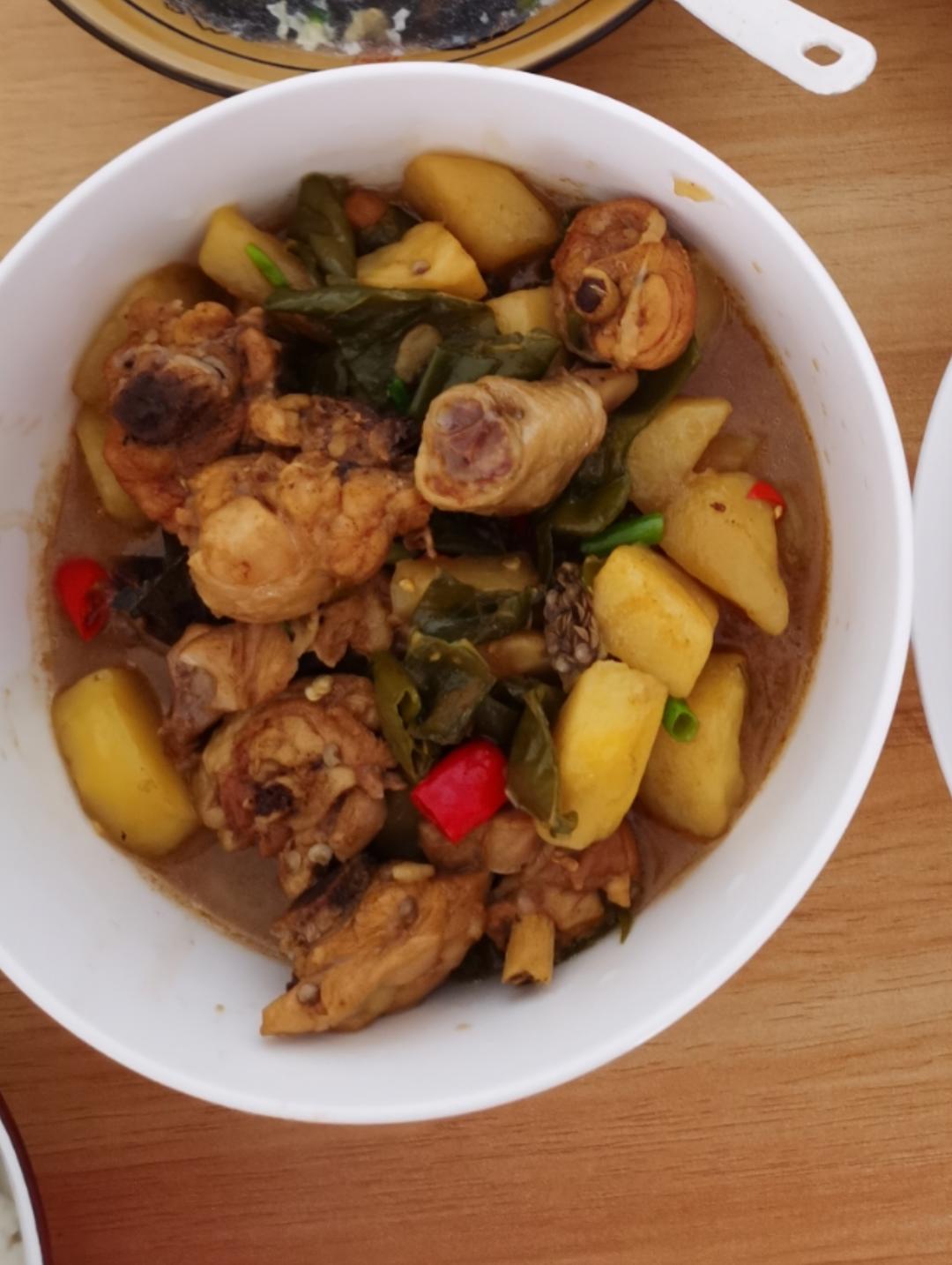 鸡腿炖土豆 上桌秒空盘 汤都喝干了！