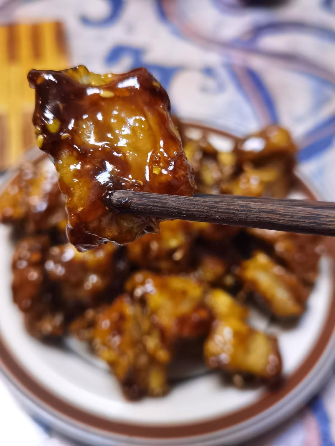 厨师长教你：“糖醋排骨”的传统做法，口感丰富细腻