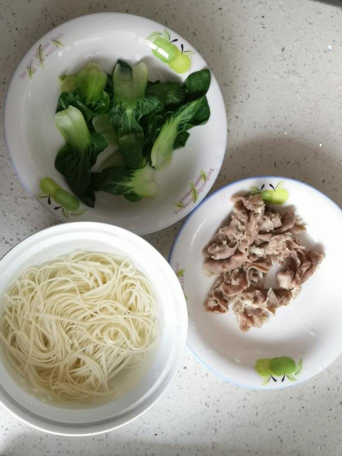 咖喱肥牛面的做法 步骤2