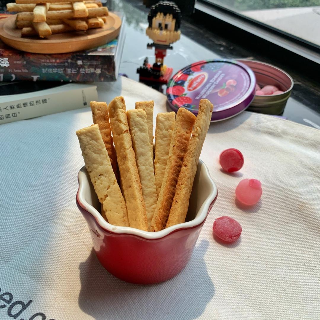 新年伴手礼：柠檬香脆棒饼干