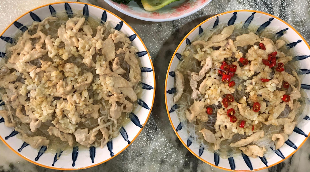 蒜蓉蒸鸡胸肉，肉质滑嫩不柴，鲜美不油腻