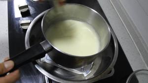 熟蛋黄版冰淇淋的做法 步骤2