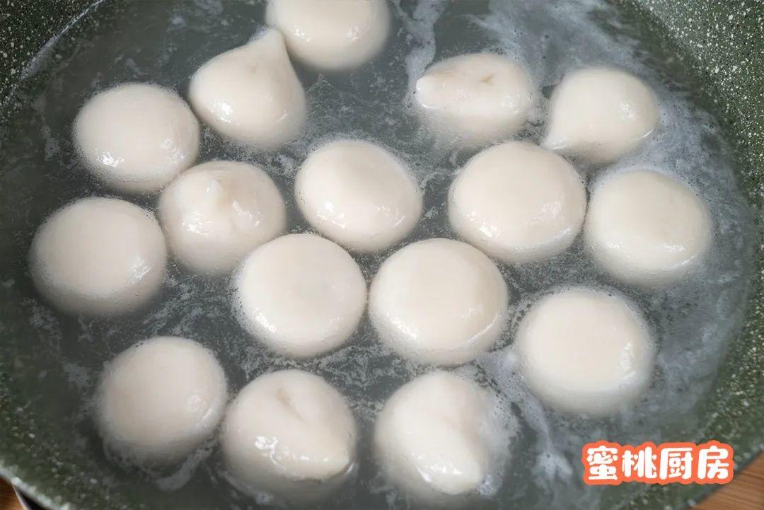 汤圆里灌鸡蛋“咸汤圆”的做法 步骤6