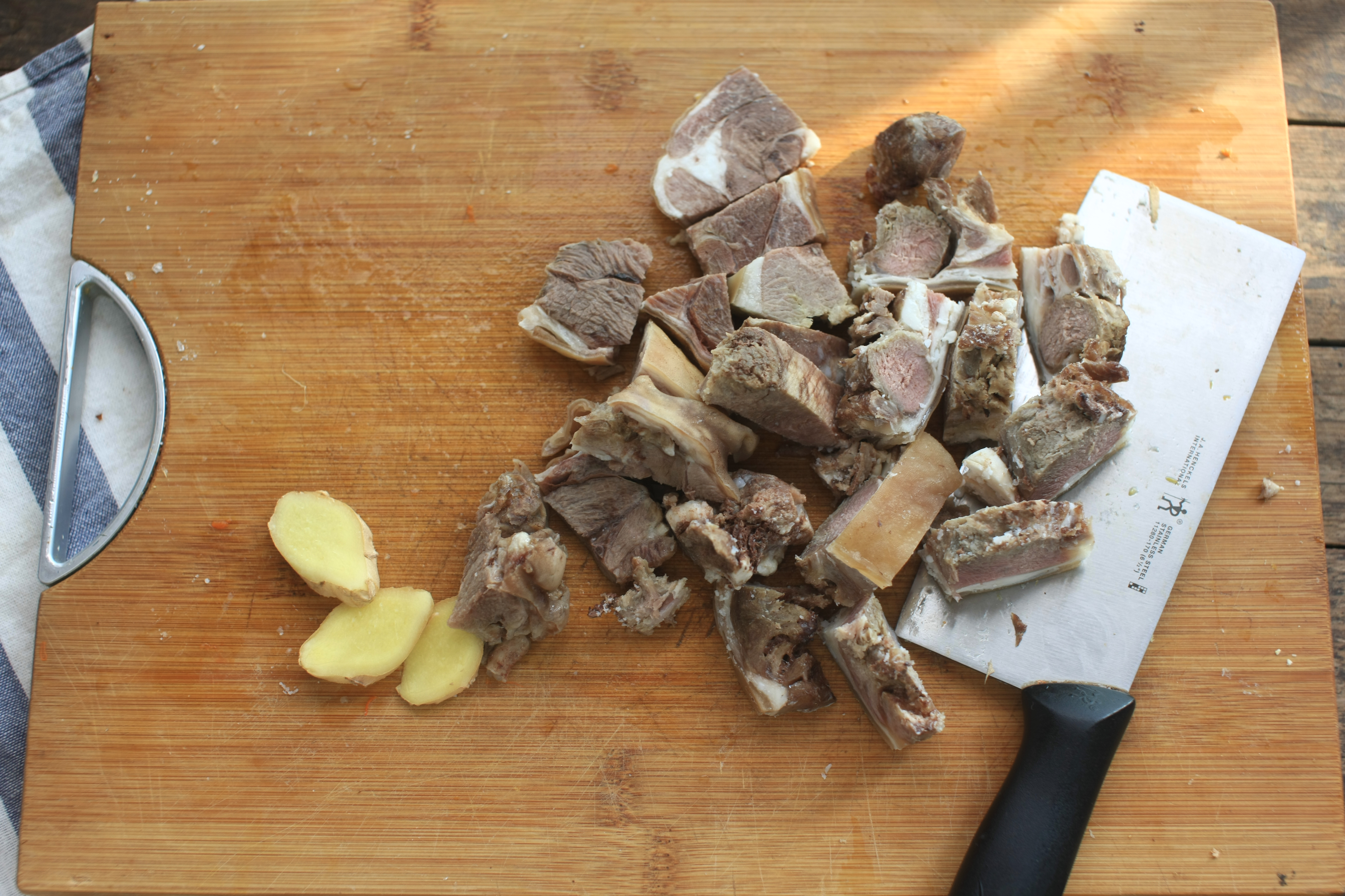 清炖羊肉萝卜汤——staub珐琅铸铁锅的做法 步骤3