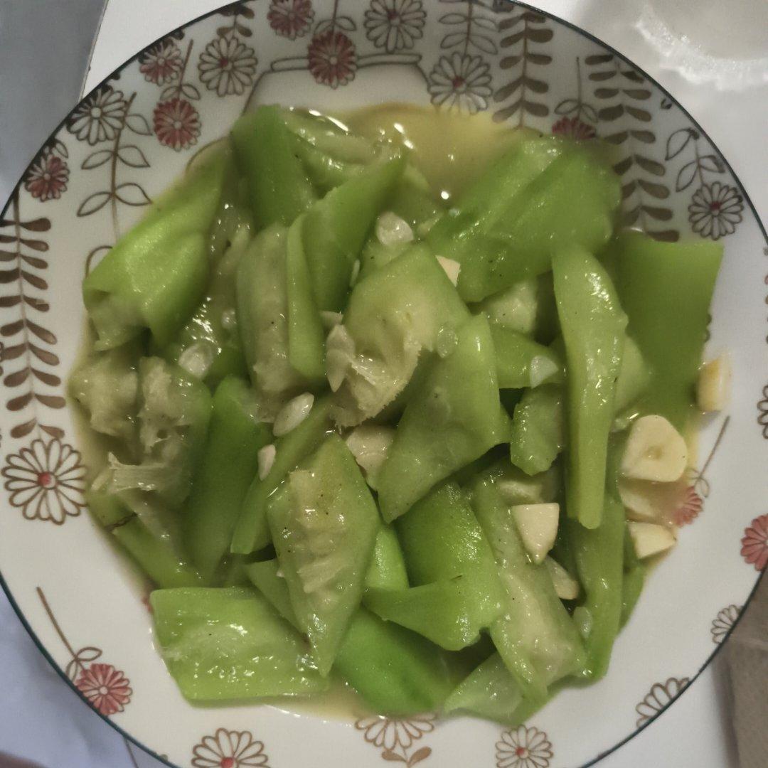 素炒丝瓜|这样做绝了！简单又好吃！