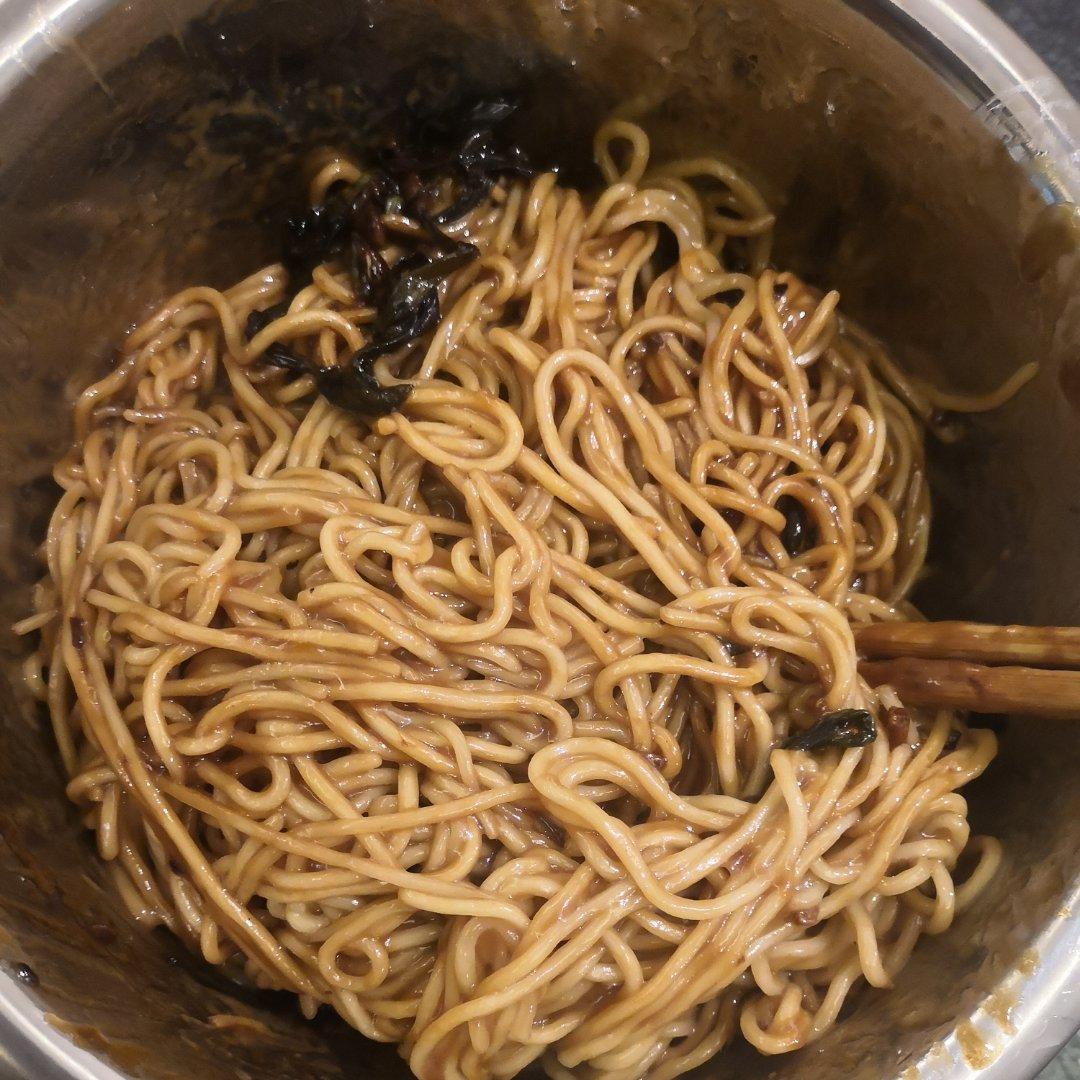 10分钟搞定的一碗葱油拌面