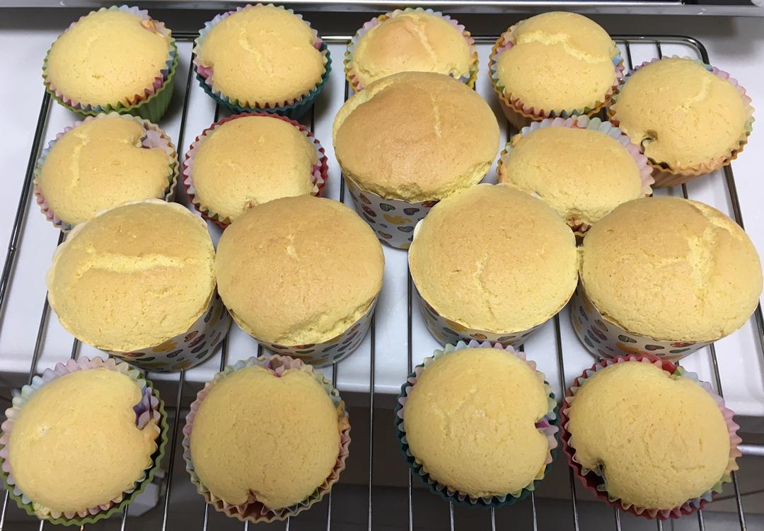 软绵绵戚风纸杯蛋糕