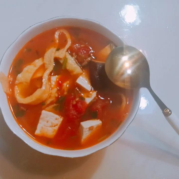 西红柿菌菇豆腐汤