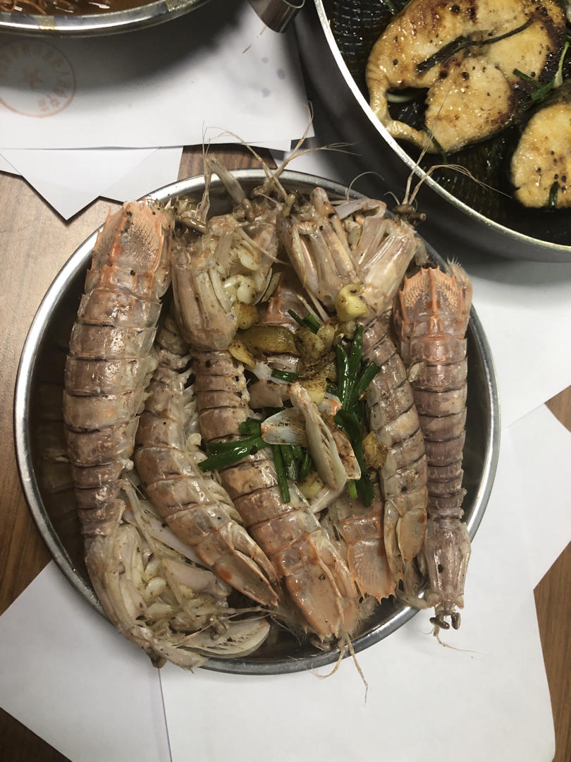 无油炸版的椒盐皮皮虾和巧拨虾壳的方法