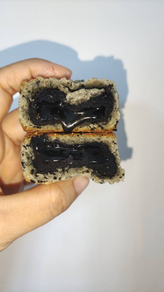 黑芝麻流心月饼