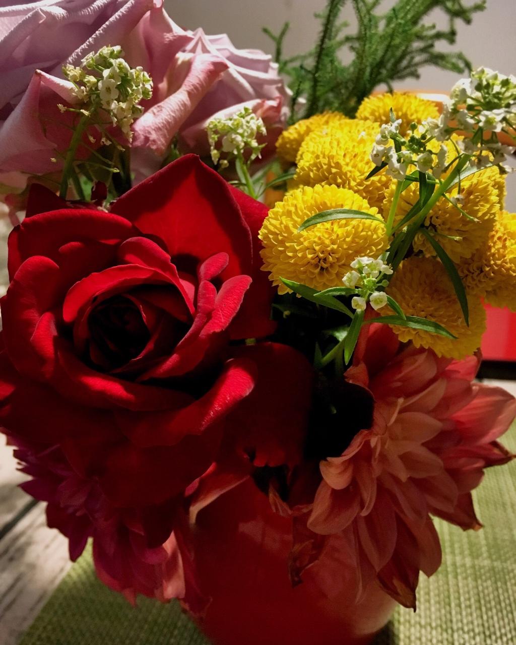 餐桌装饰（鲜花和自制干花）