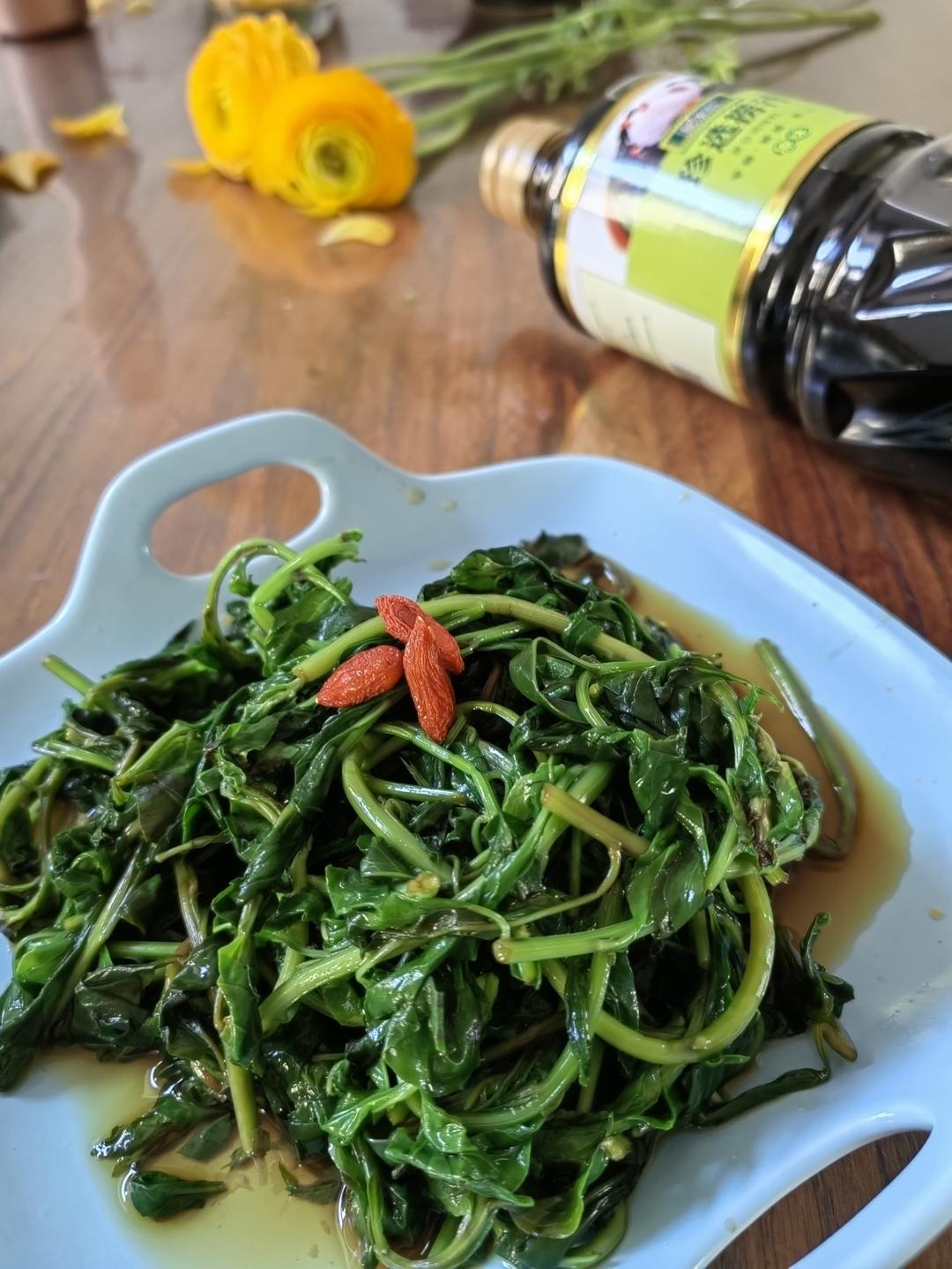 凉拌枸杞头的做法