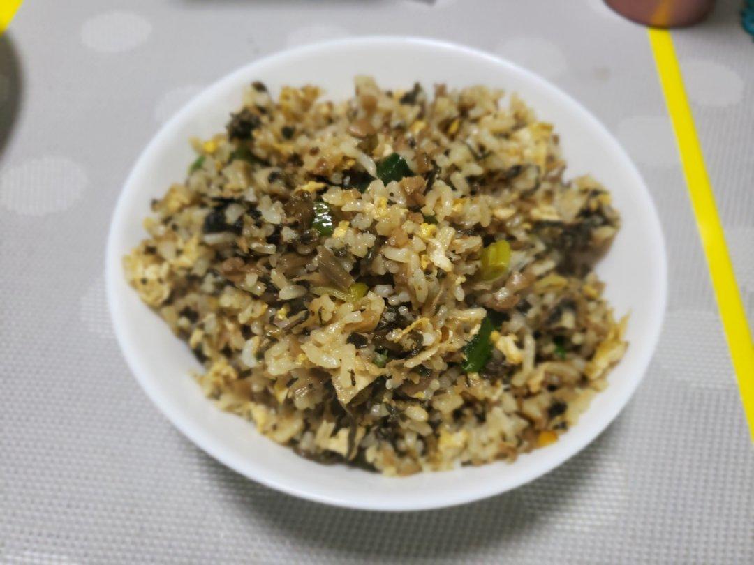 外婆菜炒蛋饭