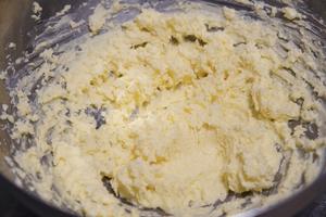 解决打发剩下的淡奶油——牛油磅蛋糕的做法 步骤4