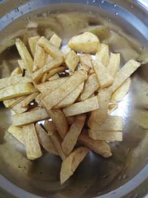 干煸豆角烧土豆的做法 步骤2