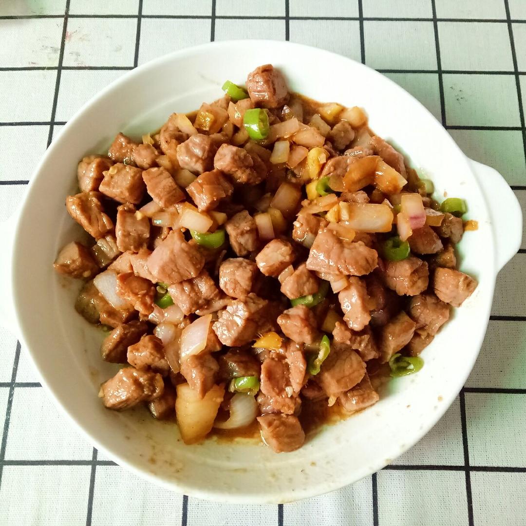 孜然洋葱炒牛肉粒