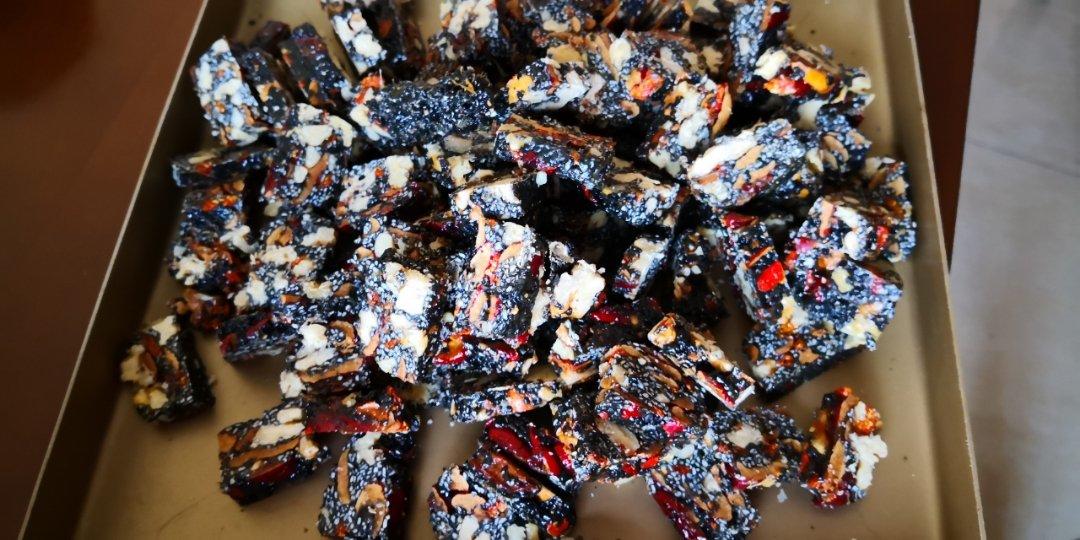 黑芝麻红枣核桃糕