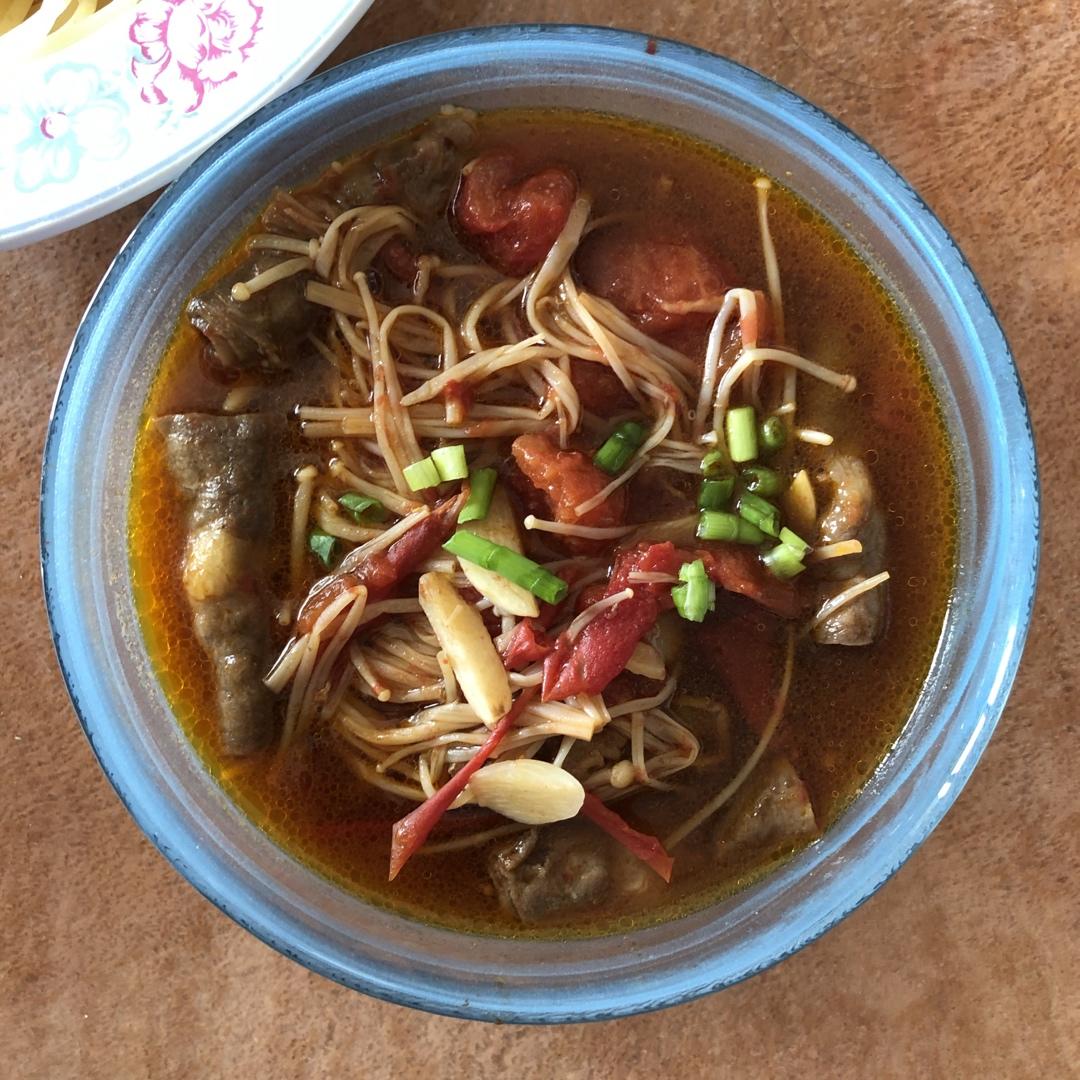 番茄金针菇肥牛