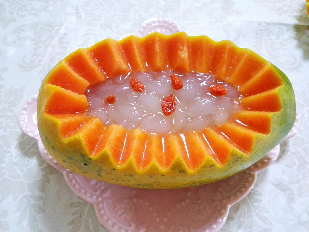 木瓜炖雪蛤——很经典的一款滋补甜品