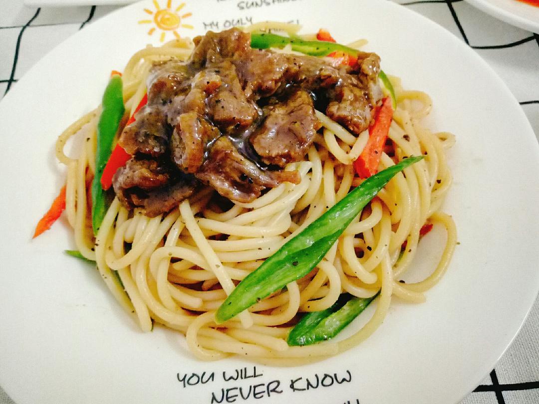 黑椒牛柳炒意粉