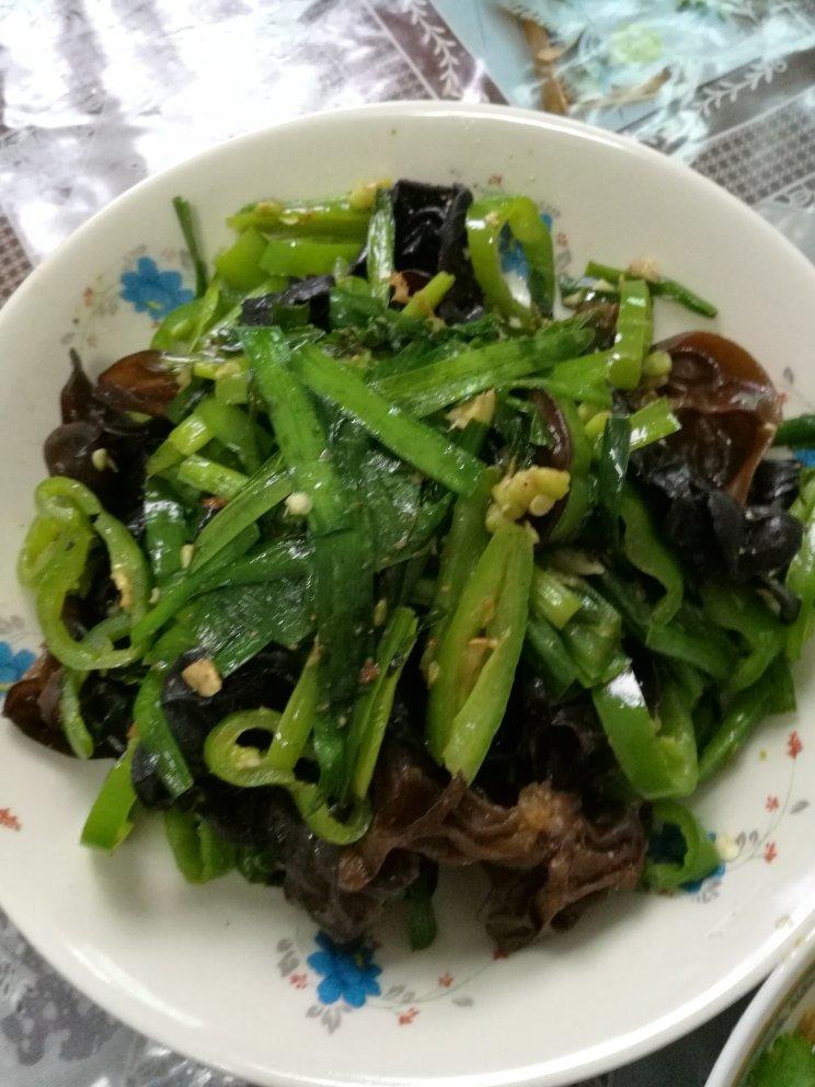 豫渝做的尖椒炒木耳
