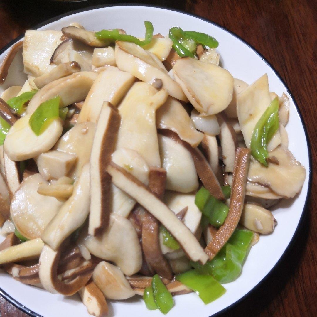 青椒素炒杏鲍菇