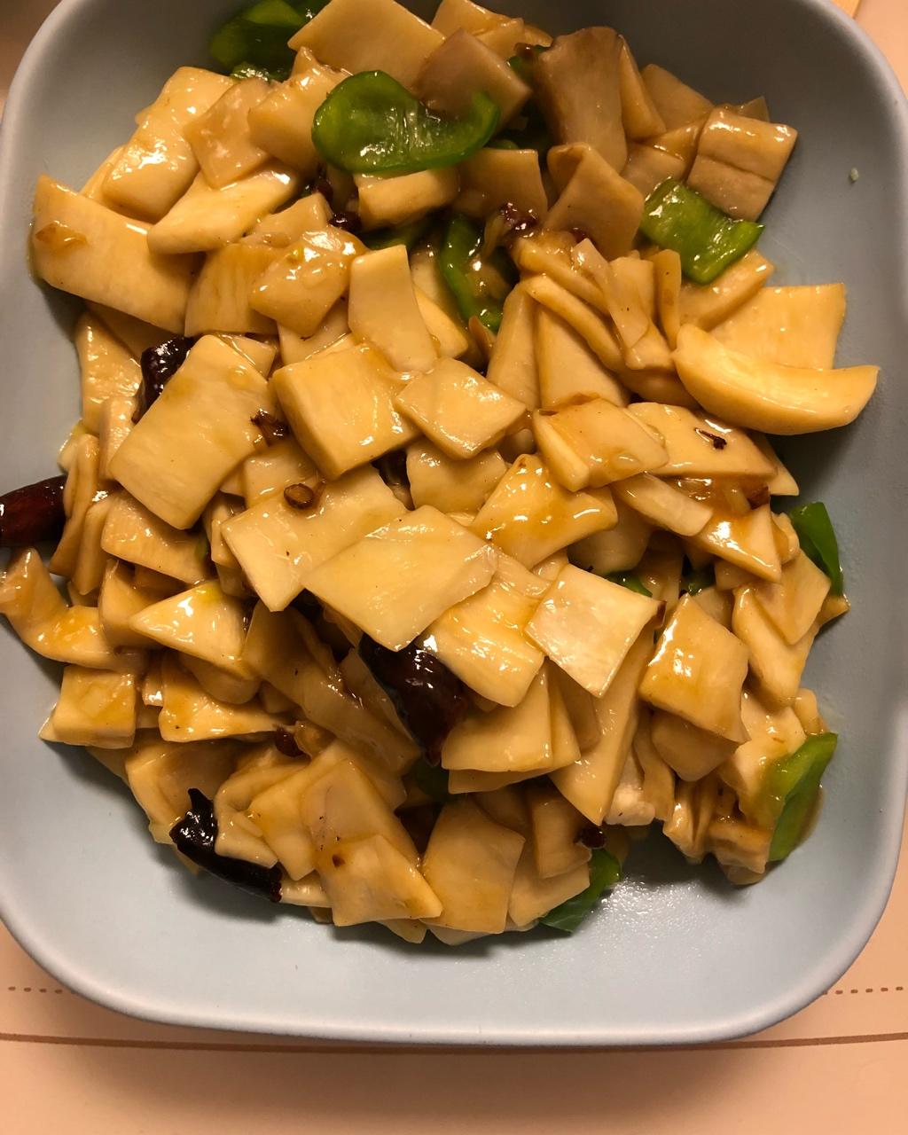 鸡腿菇炒肉