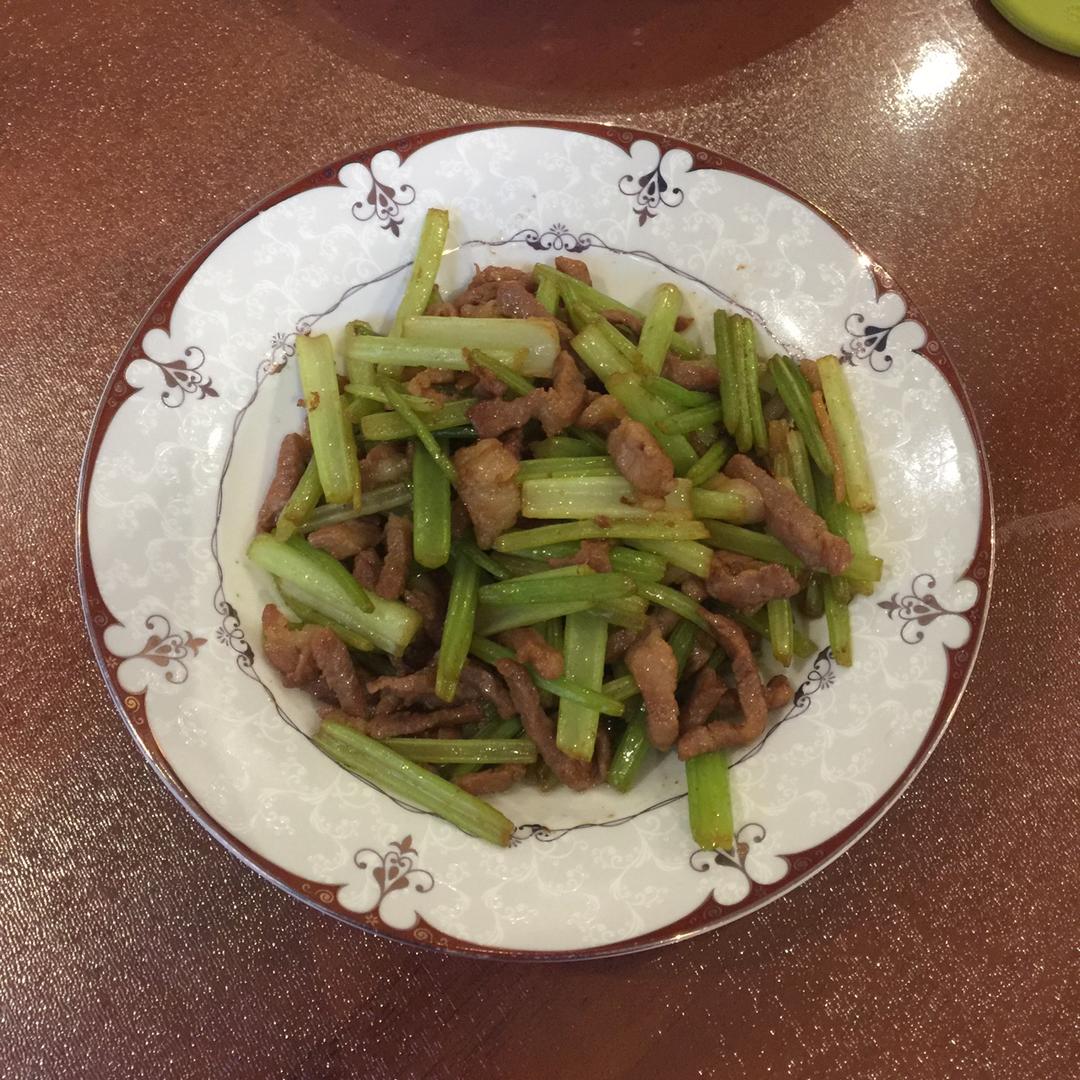 芹菜炒肉