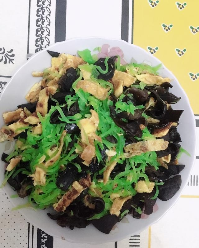 鸡蛋木耳炒莴笋