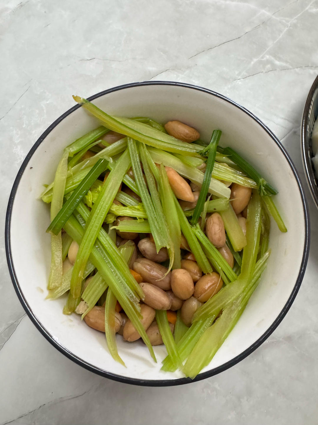 凉拌芹菜花生米胡萝卜