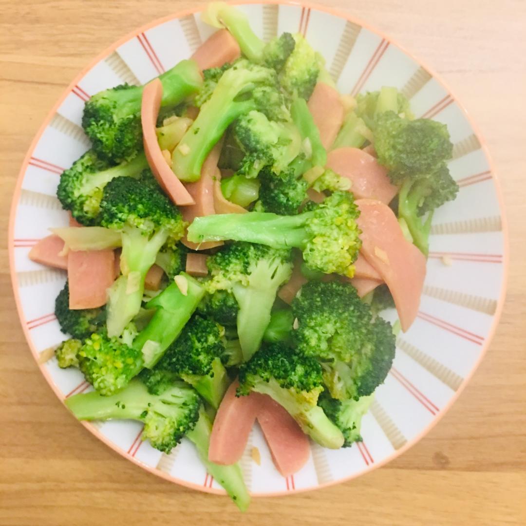 小白上手快的西蓝花炒香肠的做法