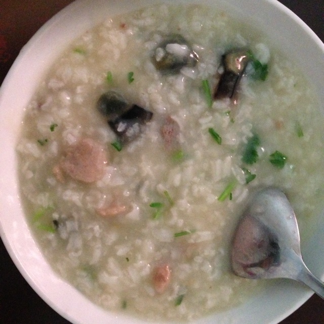 咸瘦肉皮蛋粥