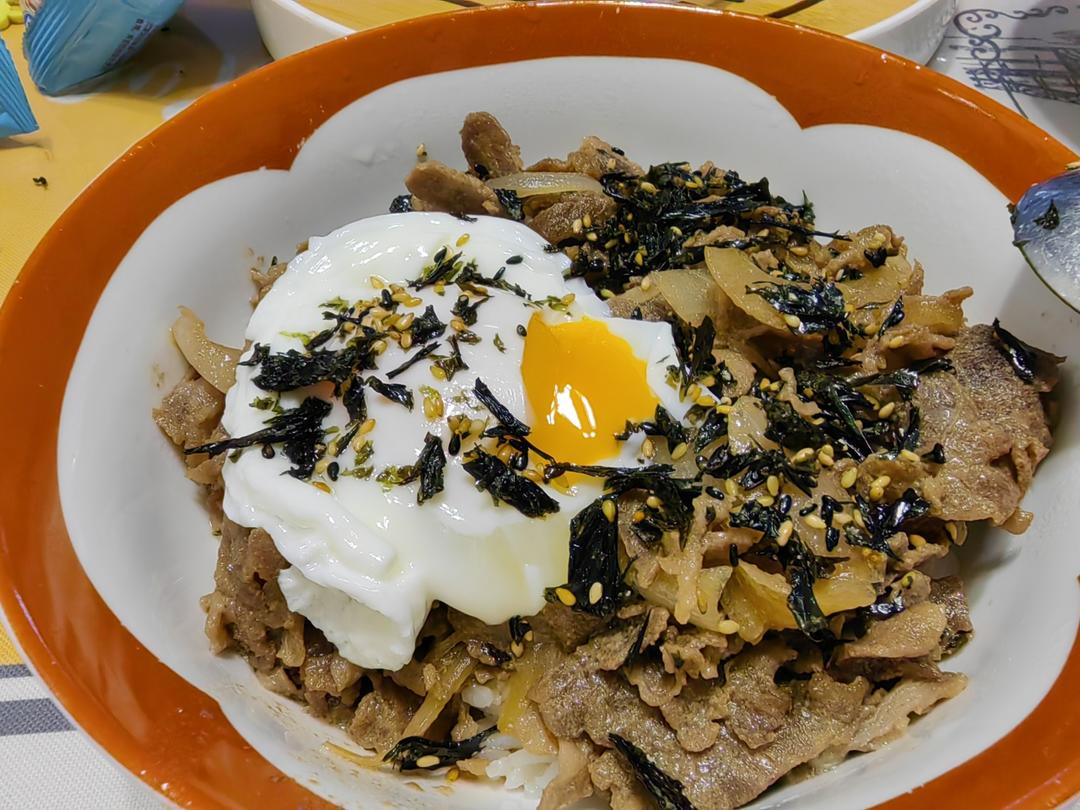 【温泉蛋肥牛盖饭】