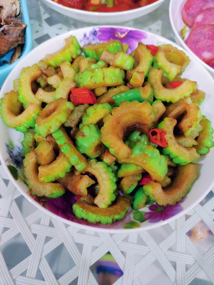 减脂餐：清炒苦瓜