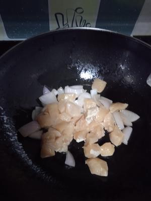 咖喱土豆鸡肉饭的做法 步骤3