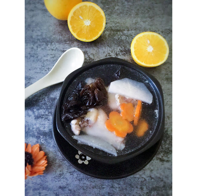 白萝卜木耳煲鸡汤