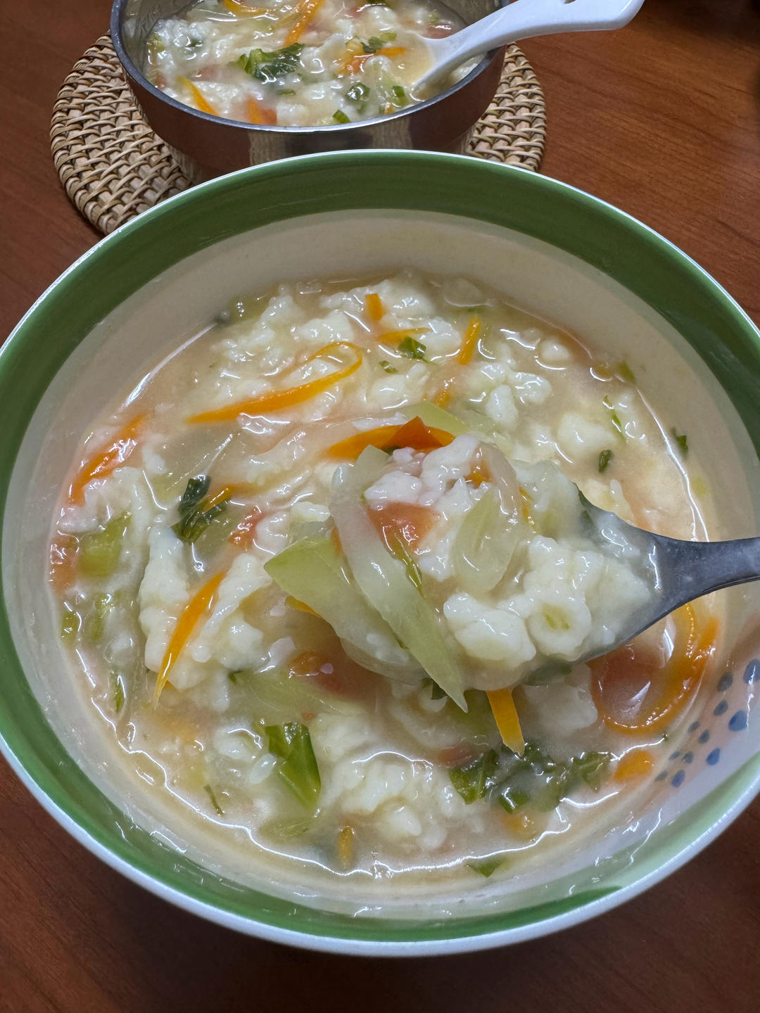 不用揉面就能吃的美味面食——西红柿小鱼面疙瘩